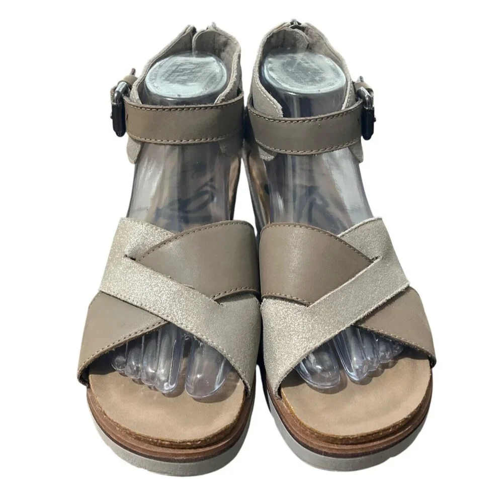 OTBT Teamwork Peep-Toe Wedge Sandals Ankle Buckle Closure Rear Zipper Size 8 - Picture 3 of 11